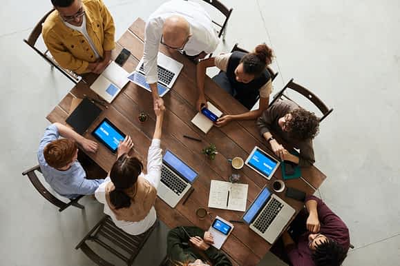 A group of people in a room.
Community-Manager-engagement.jpg.
